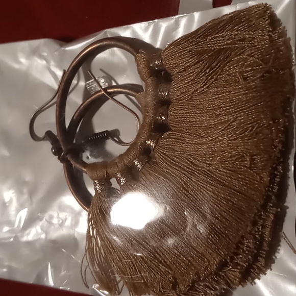 Shein earrings 3 pairs 1 leather drop & 2 feathered earrings with a brass hoop. - Picture 4 of 4